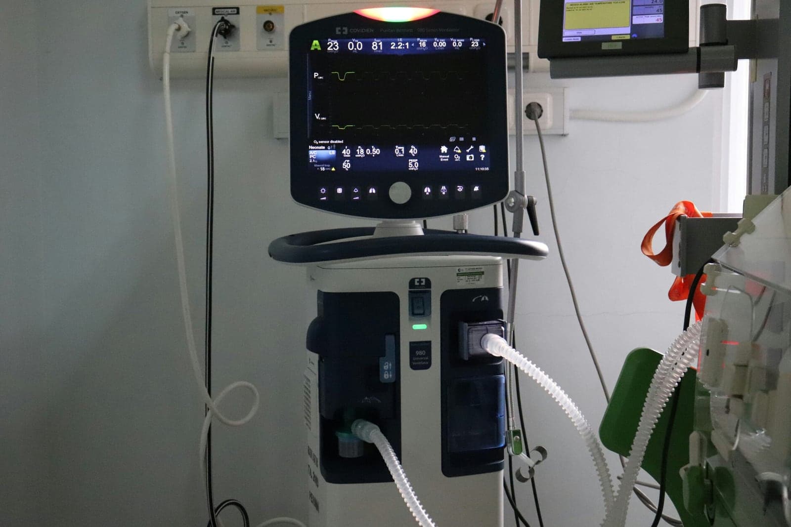 Dialysegerät in einem Behandlungsraum